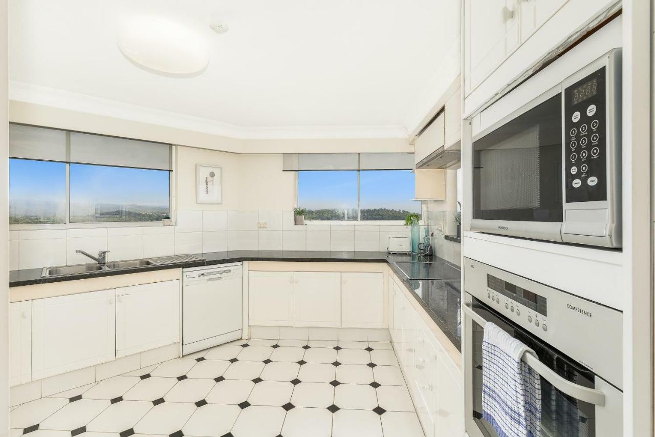 19Th Avenue On The Beach Gold Coast Exterior photo